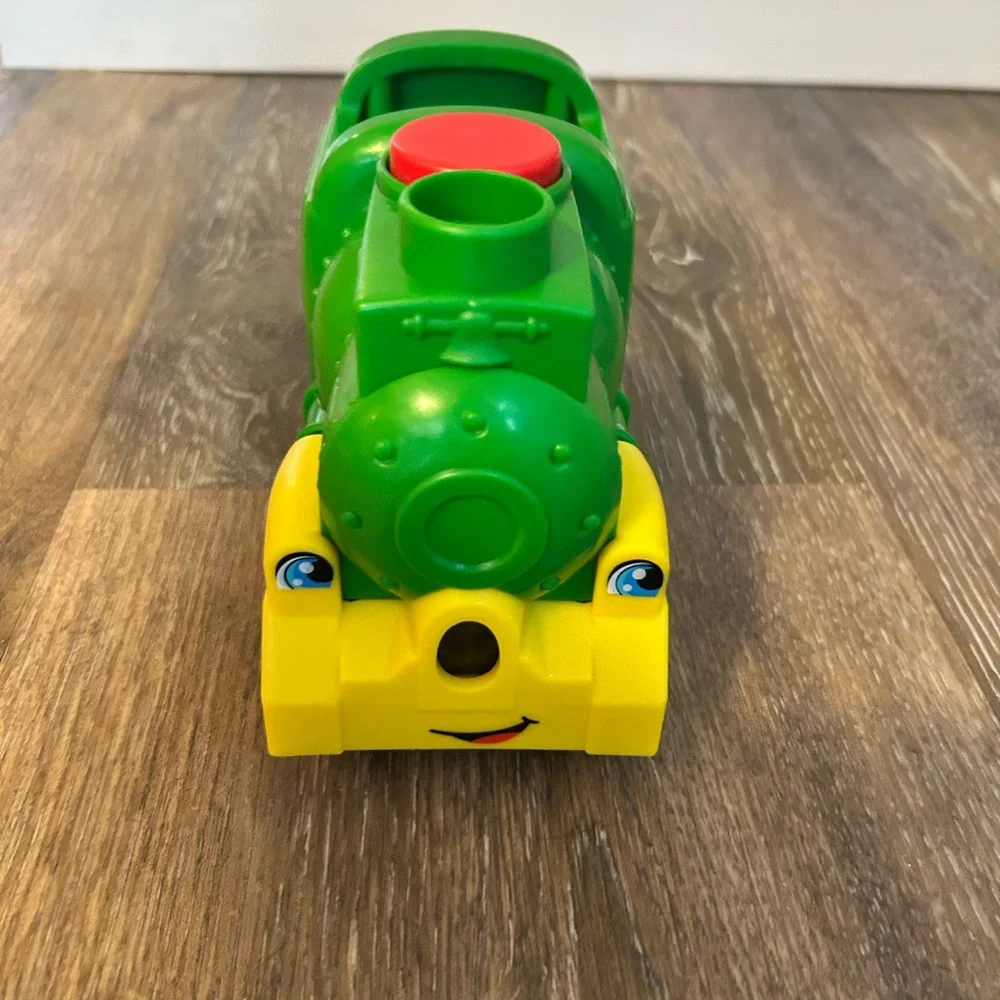 Fisher Price Little People Friendly Passenger Train Sound Light as is. Works
